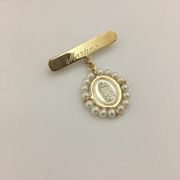 Broche de Oro 14k con Medalla 0 Oval Virgen de Guadalupe Bisel Sencillo y Perlas