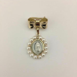 Moño abombado 14k con Medalla 0 Oval Virgen de Guadalupe Biselada con Perlas