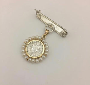 Broche de Plata con Medalla de San Benito 0 Bisel Sencillo y Perlas