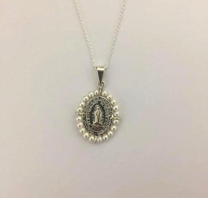 Collar de Plata con Medalla Chica Virgen de Guadalupe con Perlas